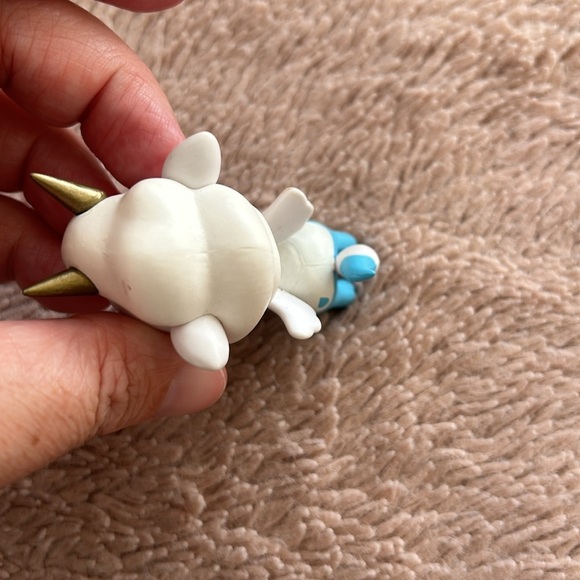 Tokidoki Unicorno blue and white latte pony - Picture 4 of 4